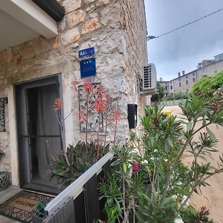 Radini Istrian Antique Stone House With Private Parking And Terrace